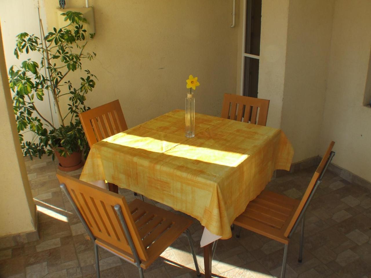 Livi Apartman Merevfalu Kerti Medencevel Fonyod Exterior photo